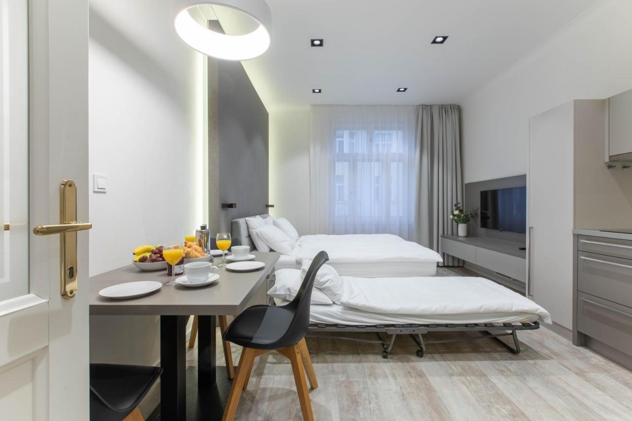 Lampi Aparthotel Prag Exteriör bild