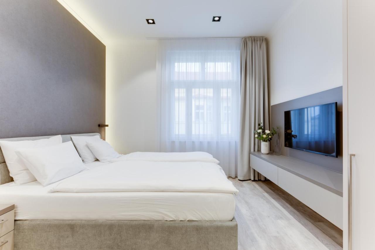 Lampi Aparthotel Prag Exteriör bild