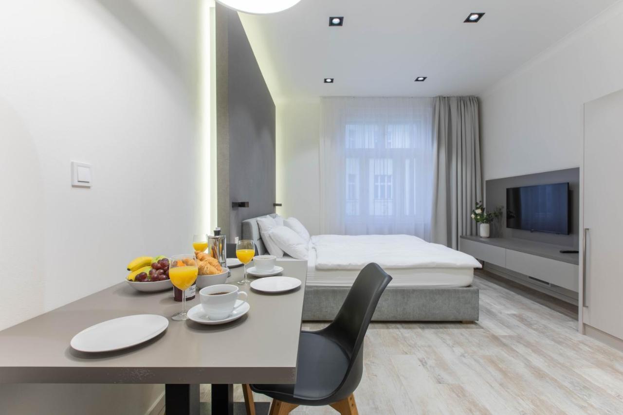 Lampi Aparthotel Prag Exteriör bild