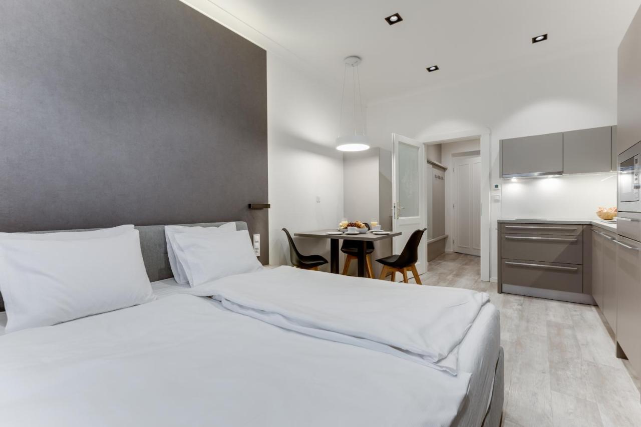 Lampi Aparthotel Prag Exteriör bild