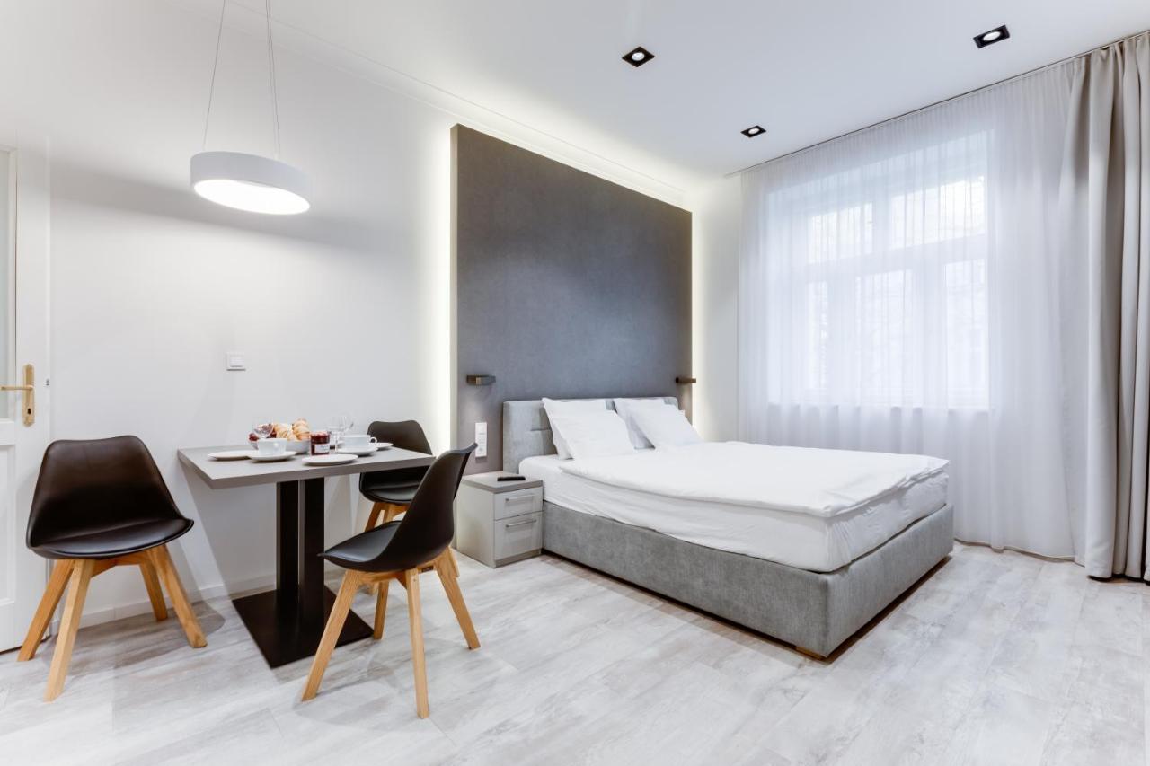Lampi Aparthotel Prag Exteriör bild