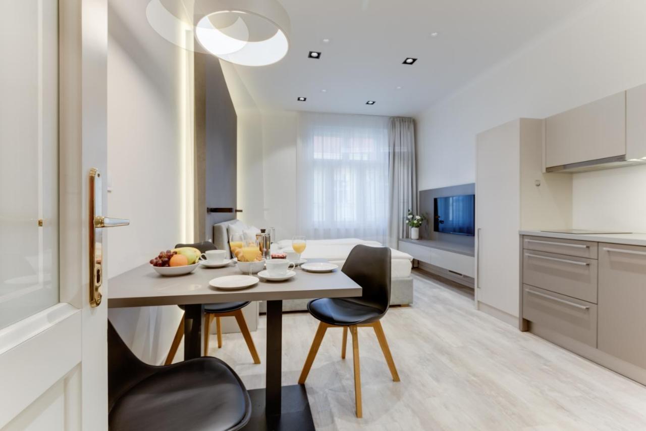 Lampi Aparthotel Prag Exteriör bild