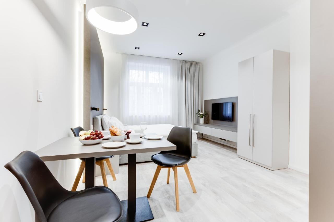 Lampi Aparthotel Prag Exteriör bild