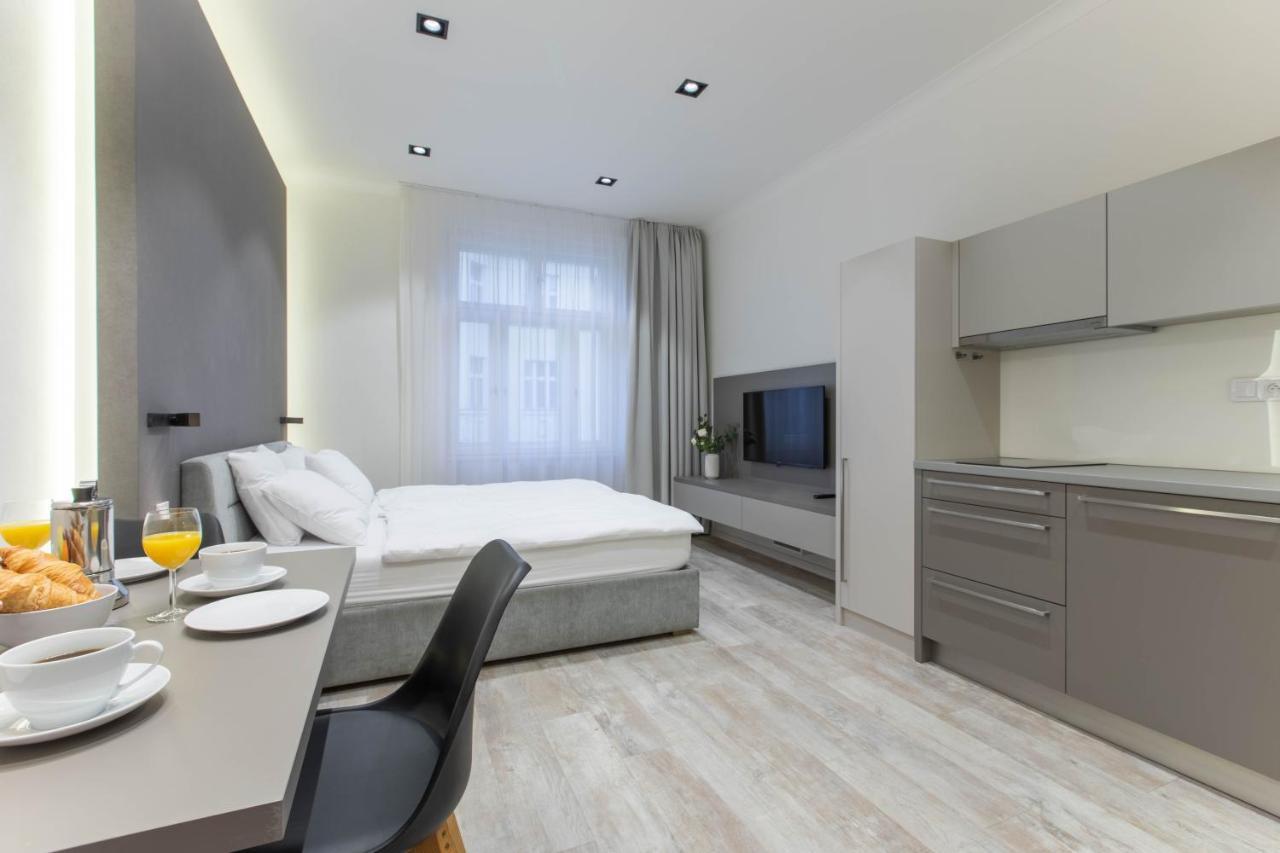 Lampi Aparthotel Prag Exteriör bild