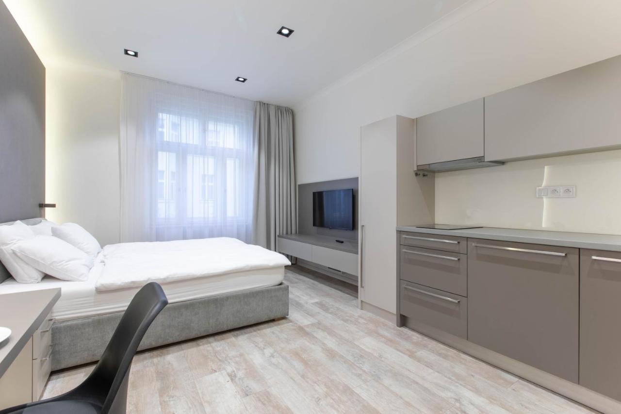 Lampi Aparthotel Prag Exteriör bild