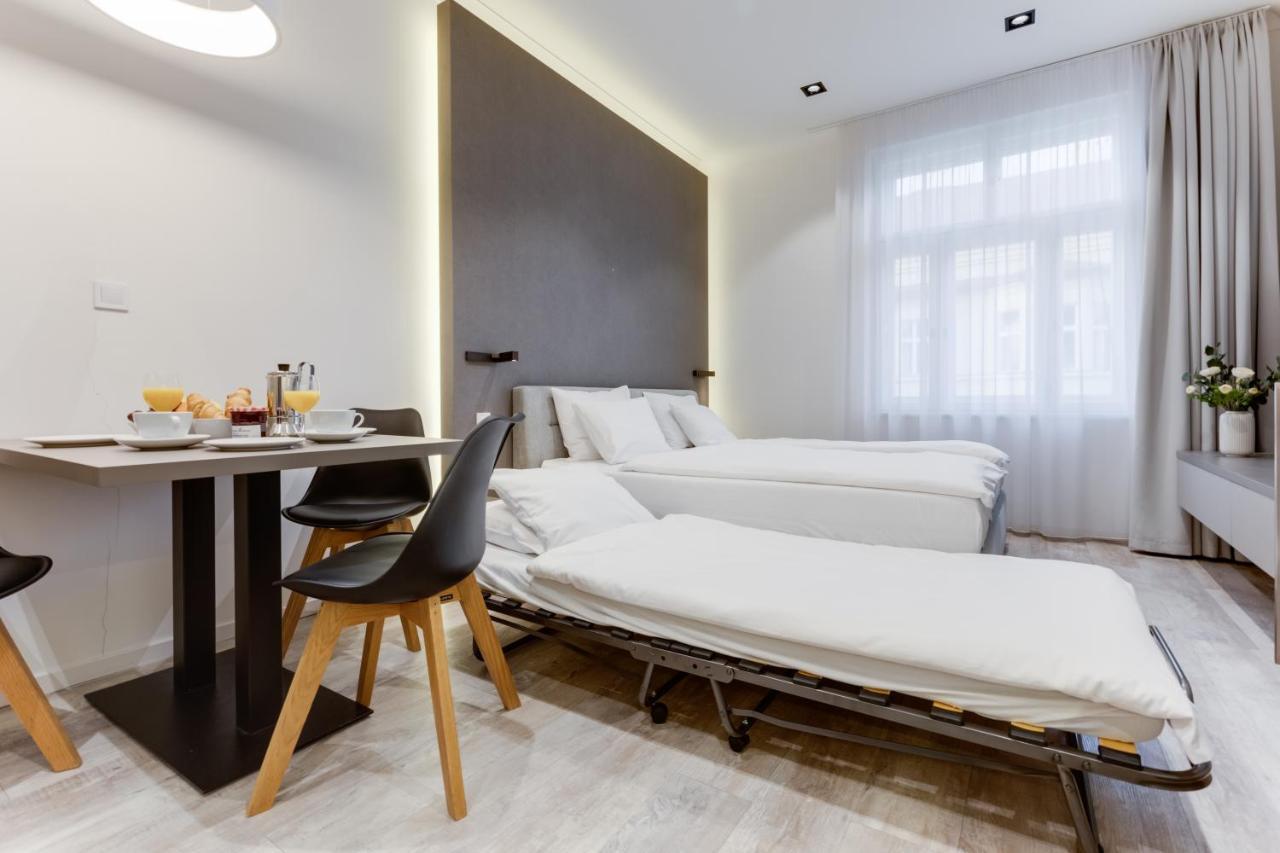 Lampi Aparthotel Prag Exteriör bild