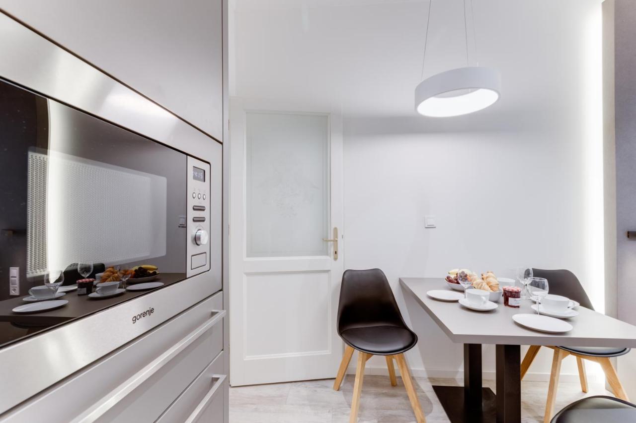 Lampi Aparthotel Prag Exteriör bild