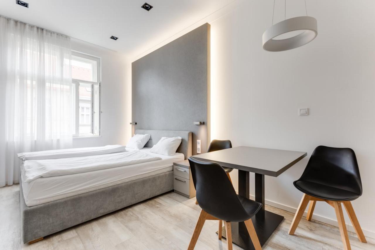 Lampi Aparthotel Prag Exteriör bild
