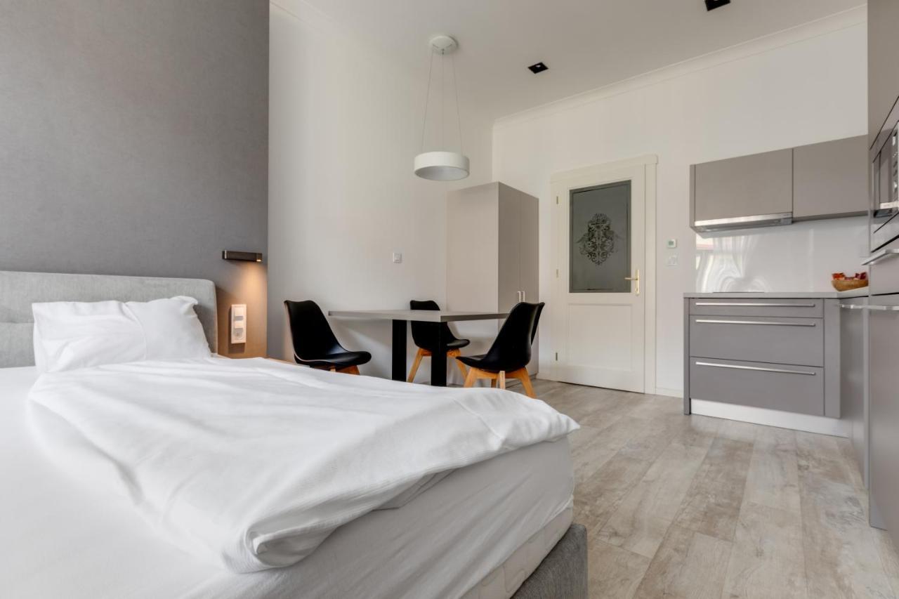 Lampi Aparthotel Prag Exteriör bild