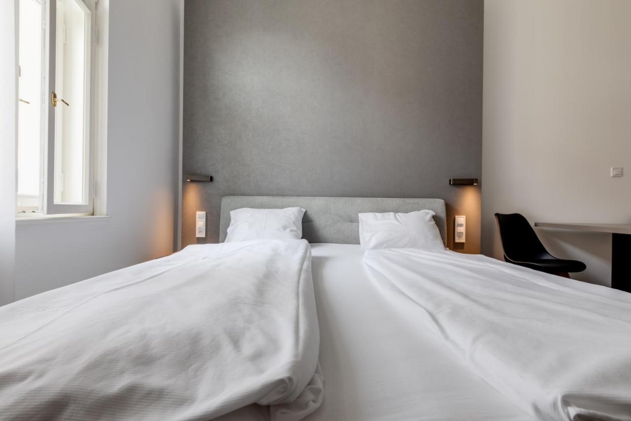 Lampi Aparthotel Prag Exteriör bild