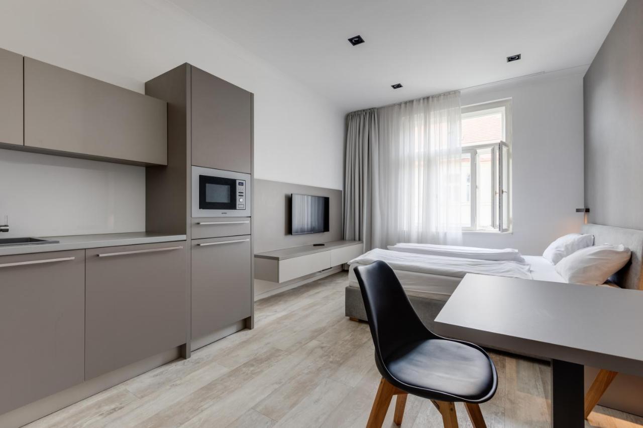 Lampi Aparthotel Prag Exteriör bild
